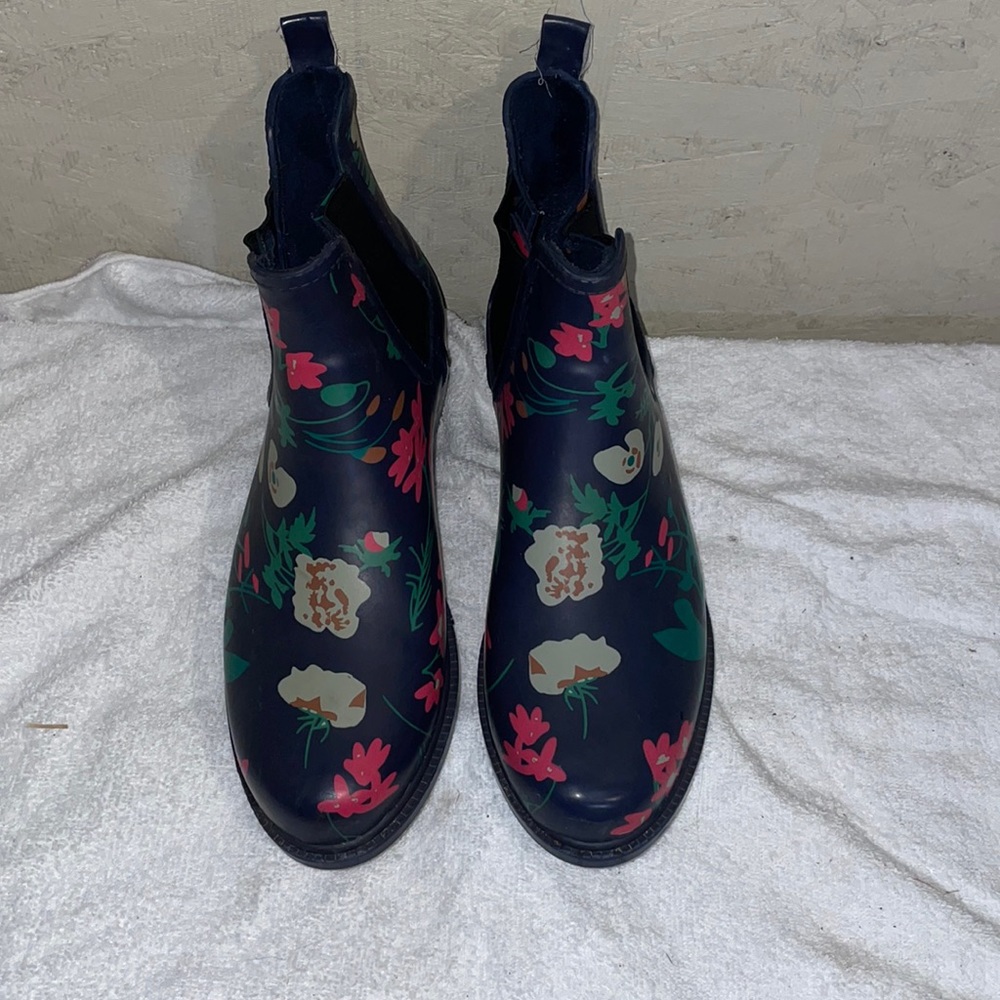 Just Fab rain booties size 9.5